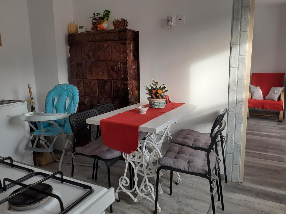 Villa Casa Joy à Rîşnov Extérieur photo