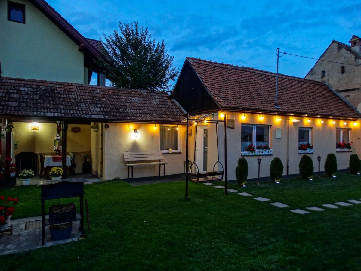 Villa Casa Joy à Rîşnov Extérieur photo