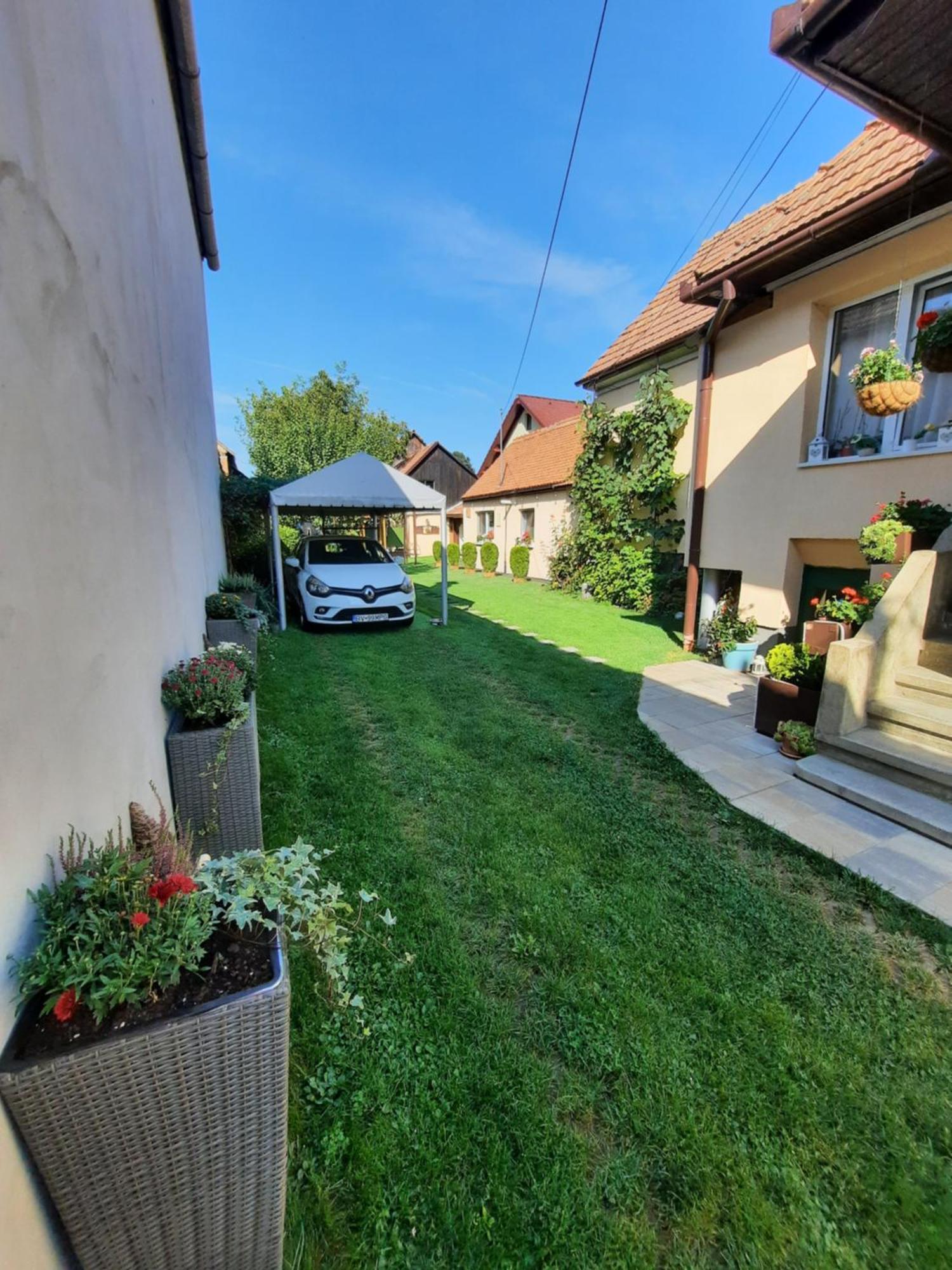Villa Casa Joy à Rîşnov Extérieur photo