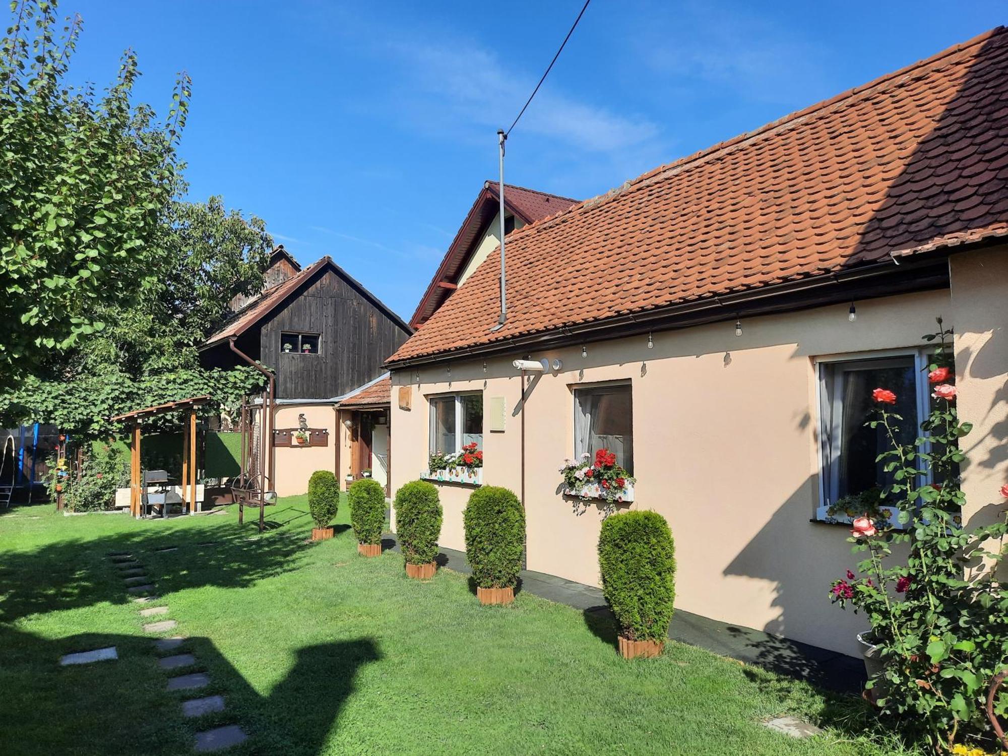 Villa Casa Joy à Rîşnov Extérieur photo